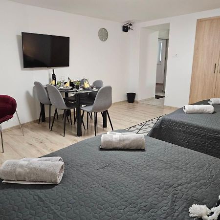 Holiness Apartmanok Szegedin Exterior foto